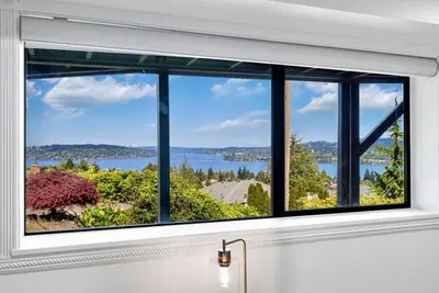 Image de 2b1b Gorgeous Lake View Unit close to Airport