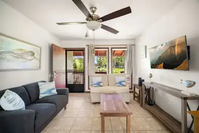 Image de New! Village Manor D21, Distant Ocean Views, Walk to Kapaa Town and Beach