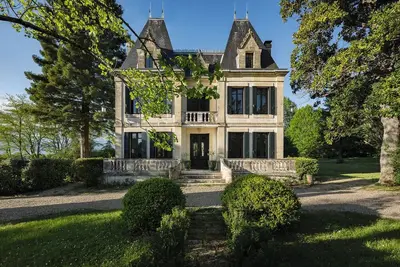 Image de Château Lacoste - fairytale château in the heart of Bordeaux wine country w pool