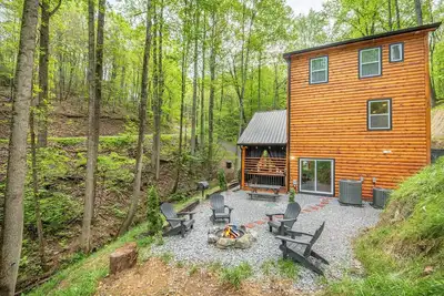 Image de Gorgeous 3bd Near Creek! Hot Tub + FirePit + Games