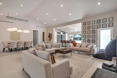 Image de 5Br/3 Bath * Jacuzzi * Private House*