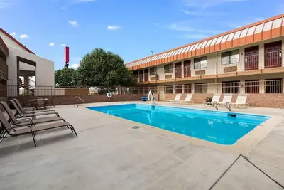 2 Pet-friendly Units for Families Exploring Gallup - Free Parking, Breakfast
