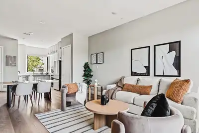 Image de Stunning New Modern Magnolia Townhome- 2 bedrooms
