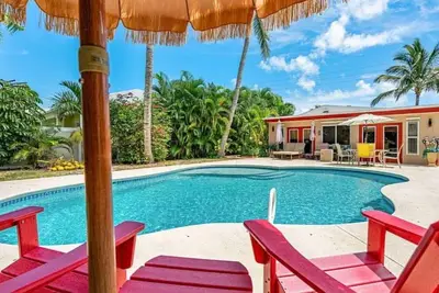 Image de 1 min from Beach Tropical Retreat with Large Pool