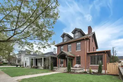 Image de Spacious 4-bedroom house w/ backyard in the center of Bourbon country