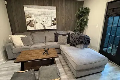 Image de 2-bedroom townhome in enjoyable Tampa, close to the University of Tampa.