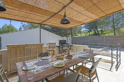 Image de Le Montebello de Paradou - piscine - jardin