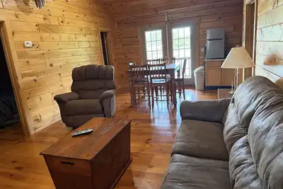 Image de Charming 2-bedroom cabin with Ac and WiFi in delightful Twin City, Ga.