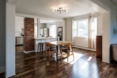 Image de The One on Main - 3 Br House