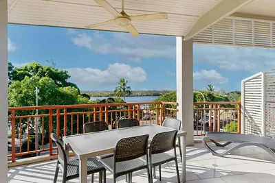 Image de 3 bedroom riverfront apartment with lift