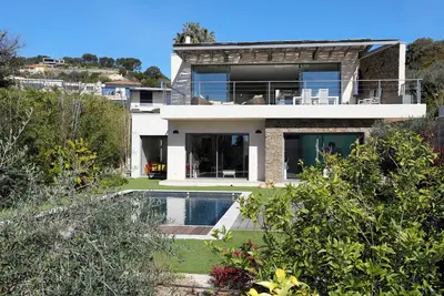 Image de Magnifique villa récente avec piscine proche plages et port à pied