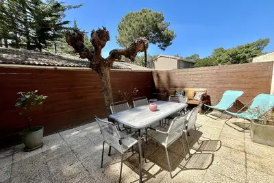 Image de Maison deux chambres rénovée et décorée avec goût à moins d'1 km de l'océan - 548053
