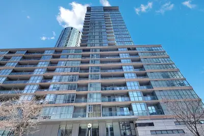 Image de Large 2 Br- 1100 Sq2- Free parking -Near Cn Tower