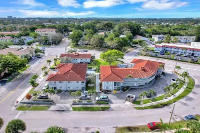 Image de Serenity in Boca Raton: 1br Apartment with Pool