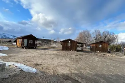 Image de Cabin 5 at the Almo Inn Near City of Rocks/Castle Rocks Parks in Idaho