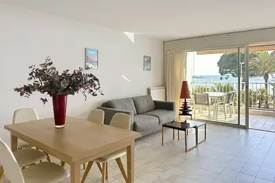 Image de Cozy 2-bedroom apartment with terrace and sea view