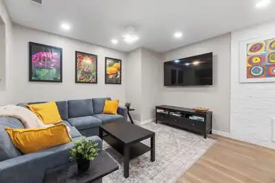 Image de Cozy 1-bedroom w/ Ac, WiFi  - Heart of the Clifton Gaslight District.