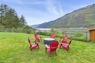 Image de Oceanfront Fire Pit, Decks, Large Yard, Views!