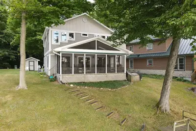 Beautiful Diamond Island 4-bedroom house with Private Dock, Ac, and WiF