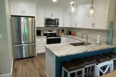 Image de Kelleys Island Modern Condo