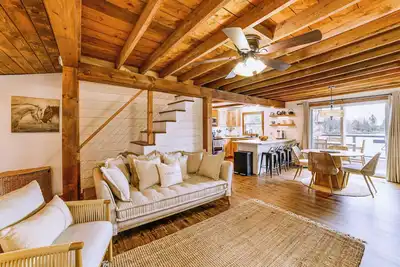 Image de Hot Tub & Watercrafts: Lakefront Catskills Getaway