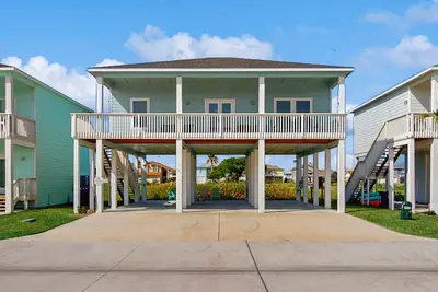 Image de Modern beach house with full kitchen, big patio and across from the shared pool