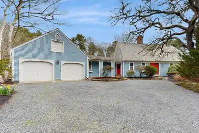 Image de Cozy family retreat with kayaks, board games, Ac, and beach access