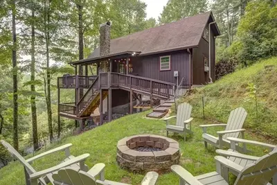 Image de Cabin Retreat With Mountain and Water Views! ! Foosball, Fire Pit, Ac