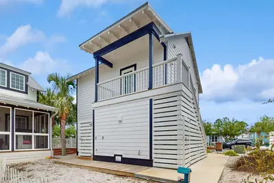 Image de Cozy carriage house with full kitchen and close to beach