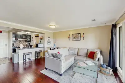 Image de Golf course front w/lake views, covered patio, amenities- pool, hot tub & gym
