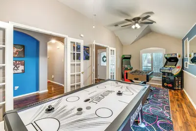 Image de Swim, Game, Relax & More: Family Getaway in Frisco