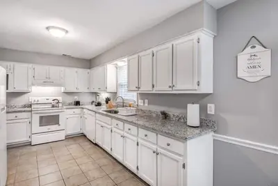 Image de Cozy Patio, Mins to Downtown! Cordova Colonial
