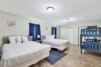Image de Updated Kitchen, Near Downtown - Cozy on 86th
