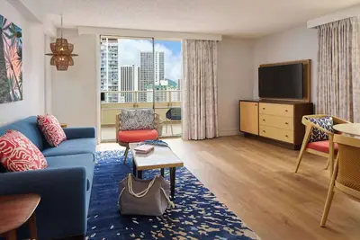 Image de Double the Comfort! 2 Stylish Ocean-View Suites | Steps to Beach, and Dining!