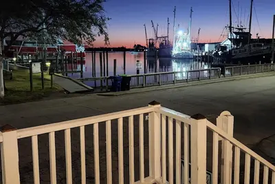 Image de Best Location in Oriental, Nc! 2 Queens!