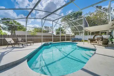 Image de 9 Mi to Disney World: Family Home w/ Private Pool!