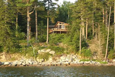 Image de Enchanting 4-bedroom ocean-front house minutes from Acadia Park and private dock