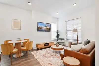 Image de Boho Chic Stay w/ Pool Table (Near Downtown! )