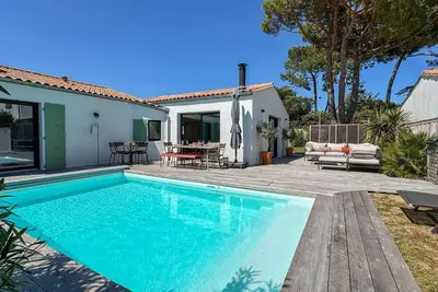 Image de Superbe villa avec piscine chauffée proche plage