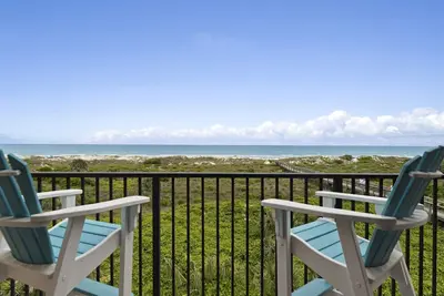Image de Oceanfront Luxury Awaits 2 bed, Pools, Tennis Dogs