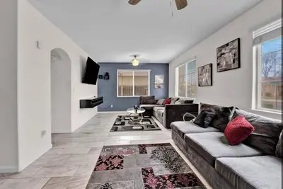 Image de \"Welcoming Retreat in Bakersfield: Find Your Perfect Vacation Destination! \"