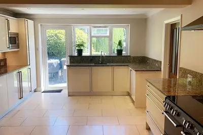 Image de Modern Canal-View 4 Bedroom Home in London