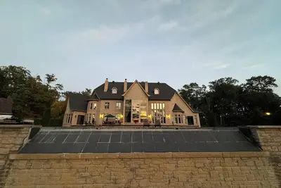 Image de Country Estate on the Ottawa River \n1 hour from Montreal or Ottawa.