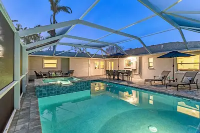 Image de Seabreeze Serenity: Coastal Luxury Retreat with Pool & Spa Steps from Lido Beach & St. Armands