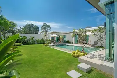 Best Location | Ultra Clean 2 Br Pool Oasis (F)