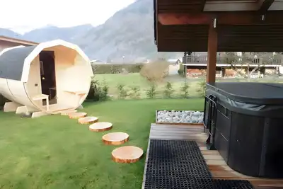 Image de Chalet \"Familiale avec bain à remous\" avec vue sur montagne, terrasse privée et Wi-Fi