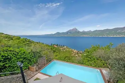 Image de Il Sospiro del Lago - avec piscine privée et vue m