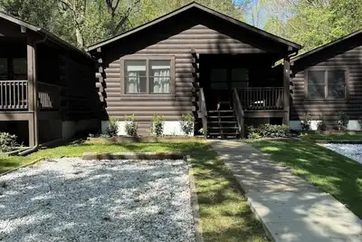 Image de Charming 2-bedroom cabin with Ac, WiFi in Maggie Valley with Bold stream