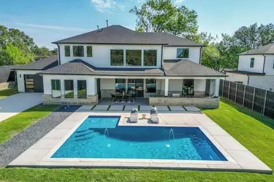 Image de Central Luxury 4br with Pool