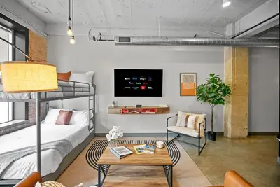 Image de Stunning Downtown Apartment | Pool, Laundry, Parking
